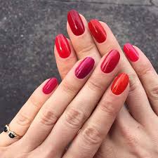 Red Valentine's Day nails: