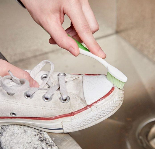 clean-with-old-toothbrush