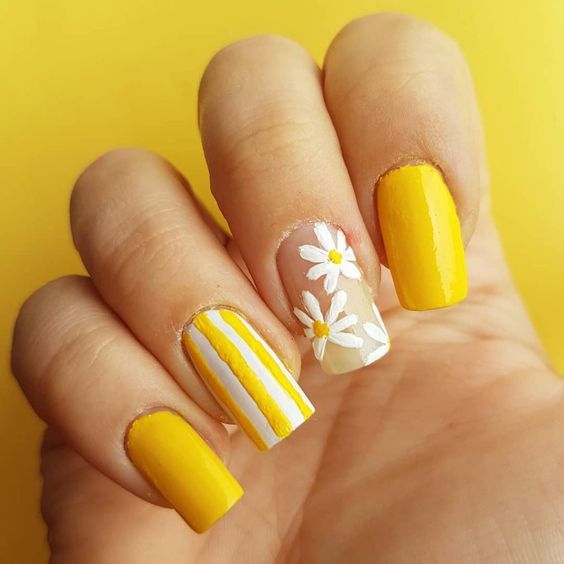 Yellow Christmas nails